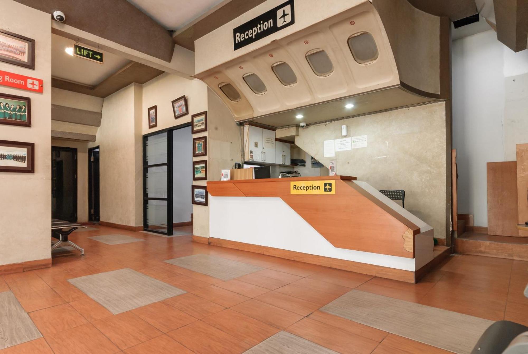 Hotel Reddoorz Near Mandaya Royal Hospital Puri Tangerang Exteriér fotografie