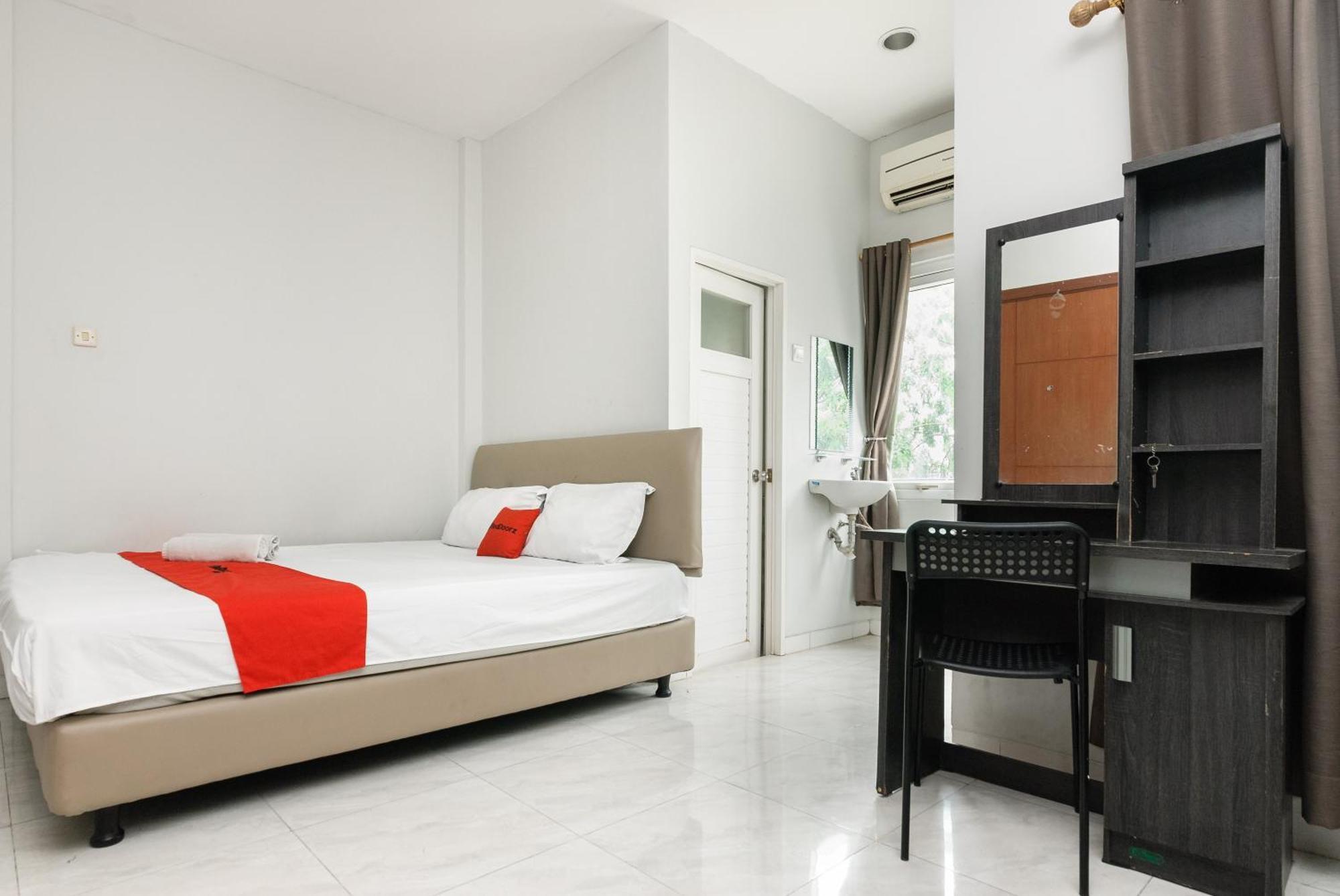 Hotel Reddoorz Near Mandaya Royal Hospital Puri Tangerang Exteriér fotografie