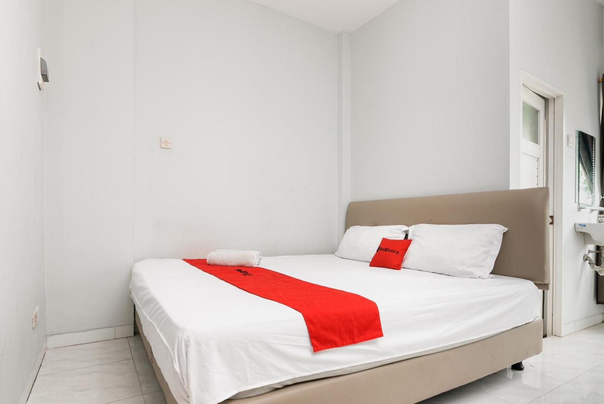 Hotel Reddoorz Near Mandaya Royal Hospital Puri Tangerang Exteriér fotografie