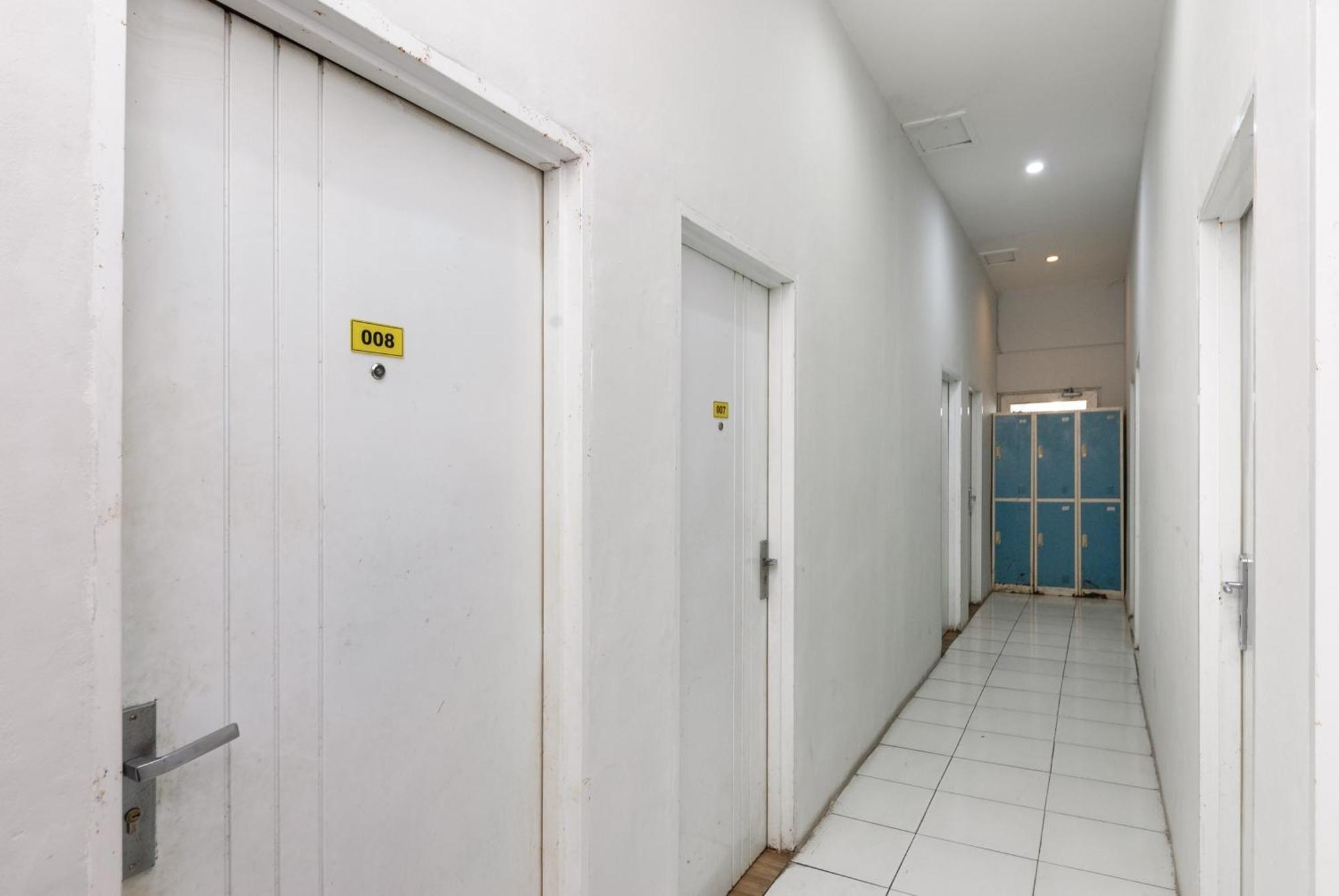 Hotel Reddoorz Near Mandaya Royal Hospital Puri Tangerang Exteriér fotografie
