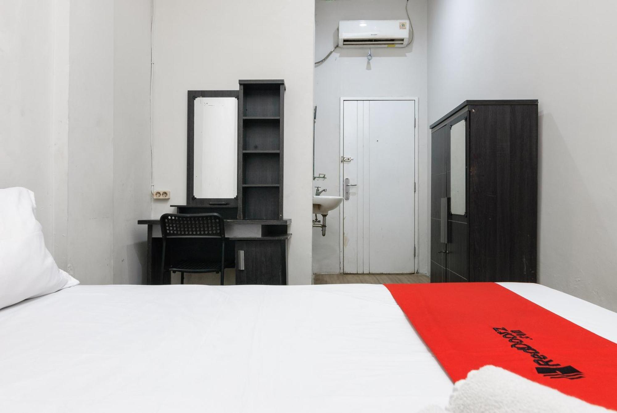 Hotel Reddoorz Near Mandaya Royal Hospital Puri Tangerang Exteriér fotografie