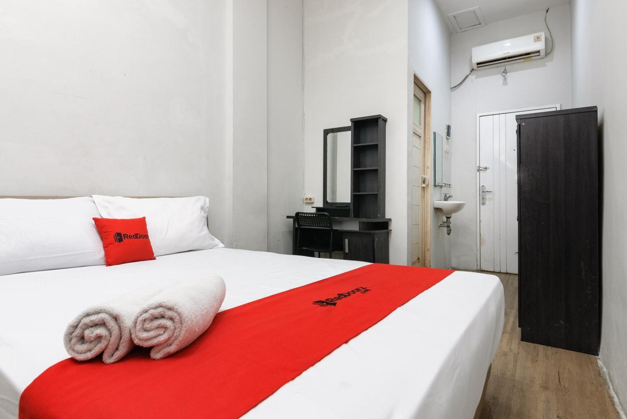 Hotel Reddoorz Near Mandaya Royal Hospital Puri Tangerang Exteriér fotografie