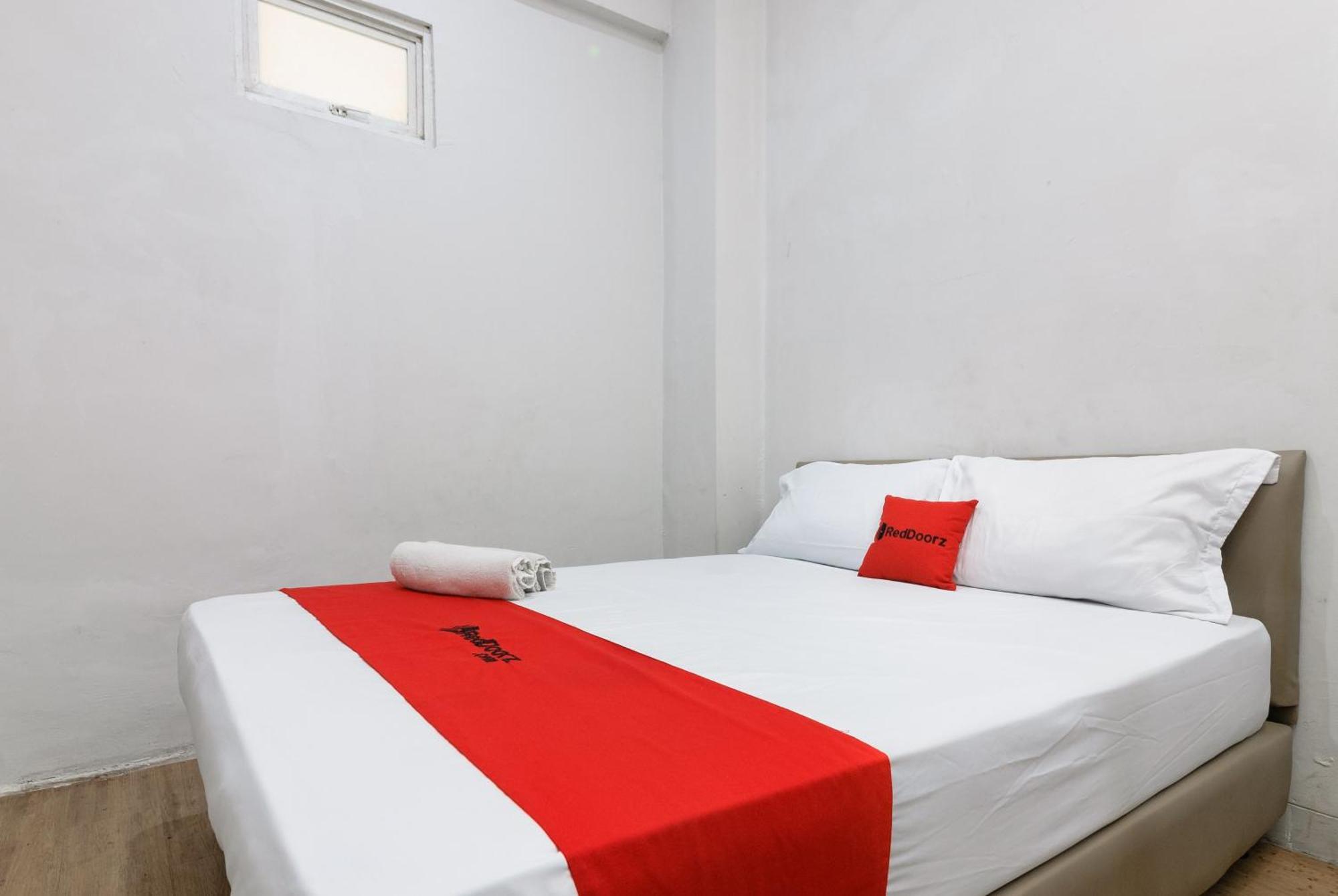 Hotel Reddoorz Near Mandaya Royal Hospital Puri Tangerang Exteriér fotografie